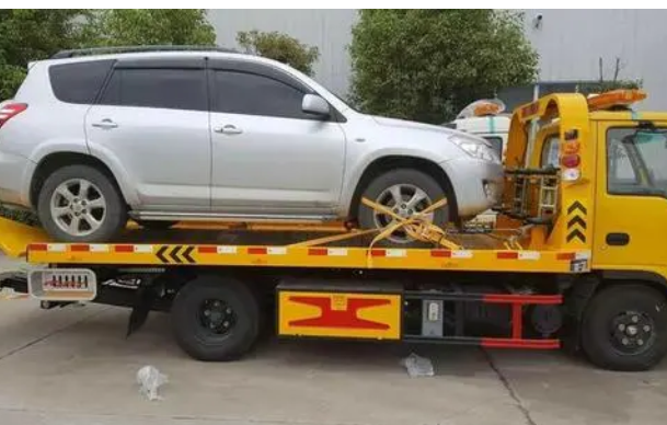 高速爆胎別慌！專業(yè)救援換新胎的正確姿勢